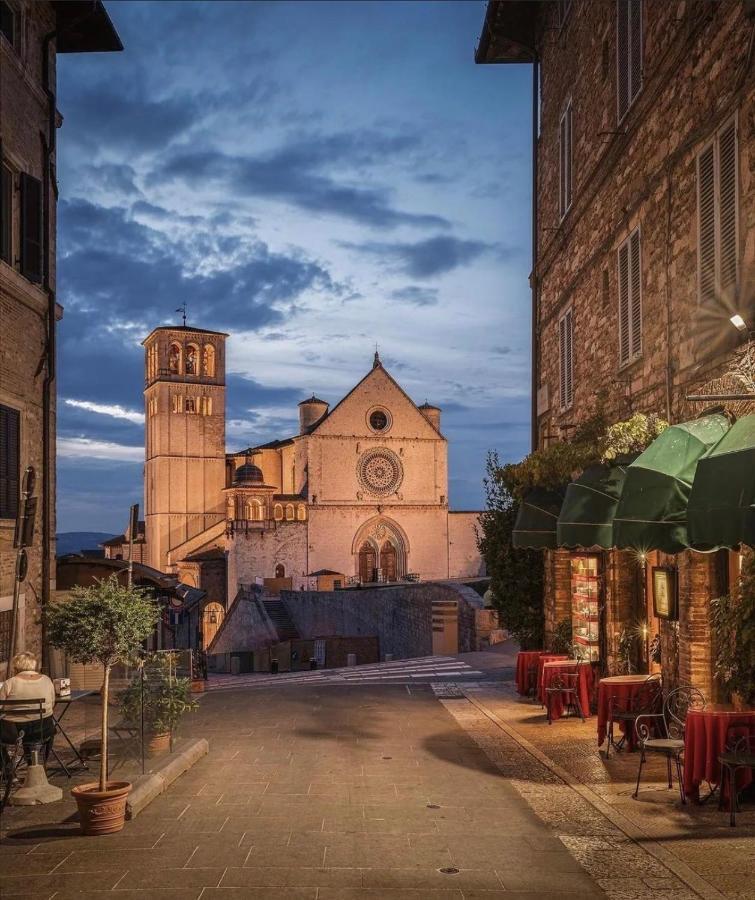 Francesco House Family Apartment Assisi Exterior photo
